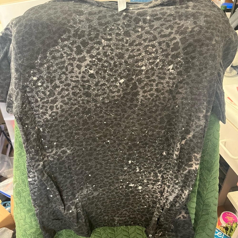 Soft bleached leopard print tee